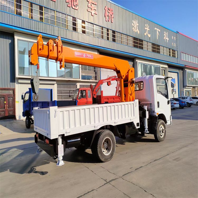 东城区三轮随车吊定制 农用改装机自备吊中瑞长期出售